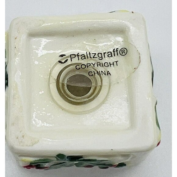 Pfaltzgraff Winterberry Christmas 4 Mini Salt Pepper Shaker Sets 8 Pieces - Picture 5 of 6